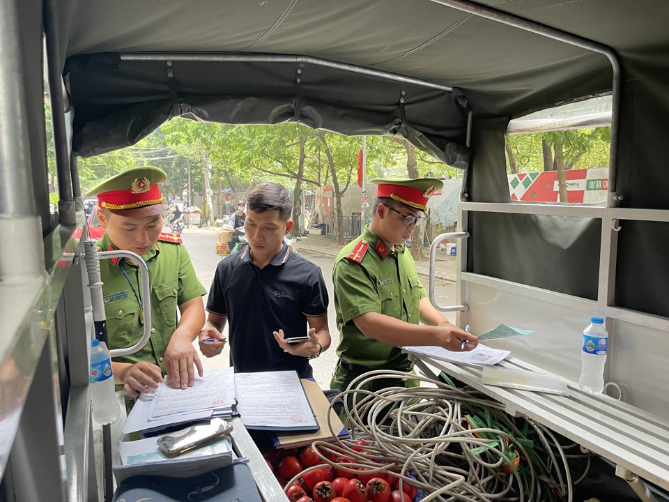 L&atilde;nh đạo UBND phường Xu&acirc;n La cho biết, trong thời gian tới, c&aacute;c lực lượng chức năng sẽ tăng cường kiểm tra, xử l&yacute; nghi&ecirc;m c&aacute;c trường hợp vi phạm.