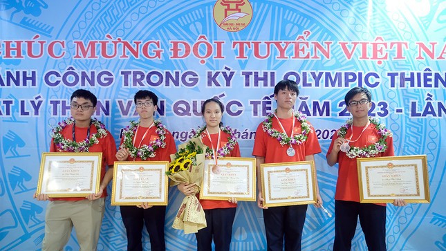 Đội tuyển Việt Nam tham dự Kỳ thi Olympic Thiên văn và Vật lý Thiên văn quốc tế (IOAA) 2023