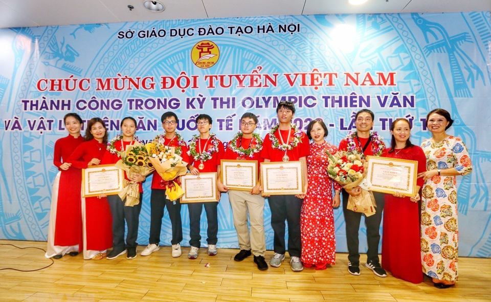 Đội tuyển Việt Nam tham dự Kỳ thi Olympic Thiên văn và Vật lý Thiên văn quốc tế (IOAA) 2023. Ảnh: Tuấn Đức