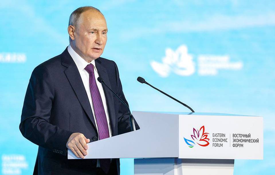 Tổng thống Nga Vladimir Putin ph&aacute;t biểu tại Diễn đ&agrave;n Kinh tế phương Đ&ocirc;ng ở Vladivostok h&ocirc;m 12/9. Ảnh: Tass