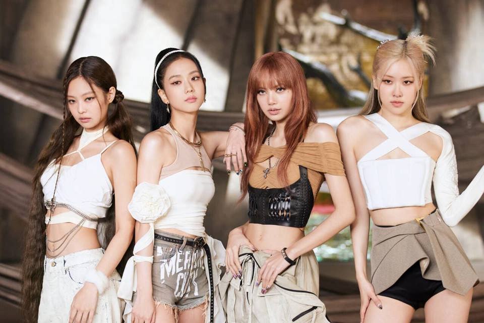 Blackpink thắng giải Nh&oacute;m nhạc của năm. Ảnh: YG