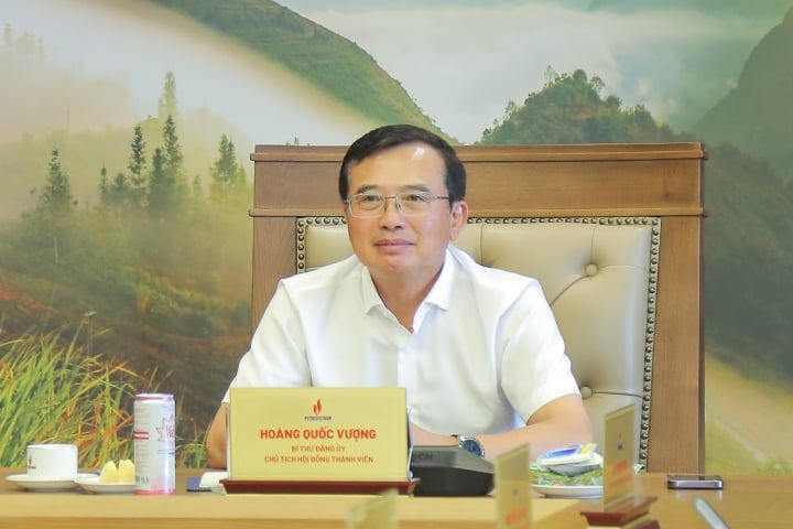 Chủ tịch HĐTV Petro Vietnam Ho&agrave;ng Quốc Vượng ph&aacute;t biểu chỉ đạo.