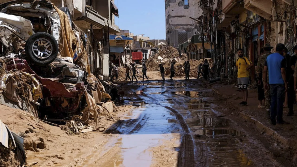 Những ng&ocirc;i nh&agrave; bị hư hại do lũ lụt ở Derna, Libya, h&ocirc;m 13/9. Nguồn: CNN