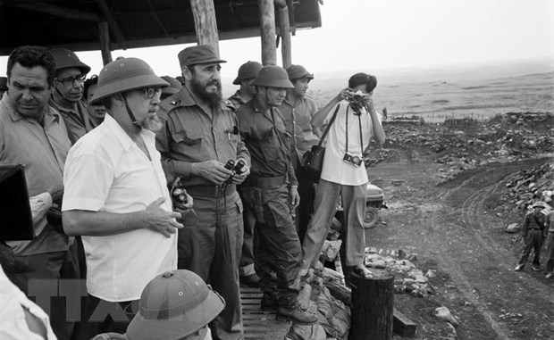 &Ocirc;ng Fidel Castro, B&iacute; thư thứ nhất Ban Chấp h&agrave;nh Trung ương Đảng Cộng sản Cuba, Thủ tướng Ch&iacute;nh phủ C&aacute;ch mạng Cuba, thị s&aacute;t Căn cứ qu&acirc;n sự T&acirc;n L&acirc;m-Dốc Miếu tr&ecirc;n H&agrave;ng r&agrave;o điện tử McNamara, bị qu&acirc;n v&agrave; d&acirc;n miền Nam ph&aacute; hủy (ng&agrave;y 15/9/1973). (Ảnh: TTXVN) &nbsp;