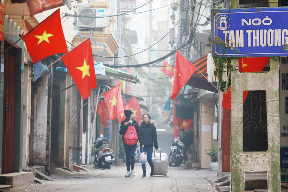 Ng&otilde; Tạm Thương, phường H&agrave;ng Gai, quận Ho&agrave;n Kiếm. Ảnh: Phạm H&ugrave;ng