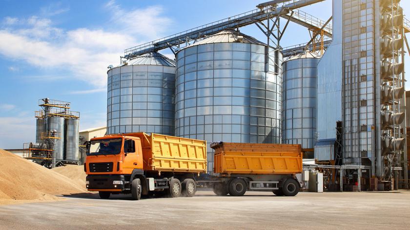 EU kh&ocirc;ng gia hạn lệnh cấm nhập khẩu ngũ cốc của Ukraine. Ảnh: AP