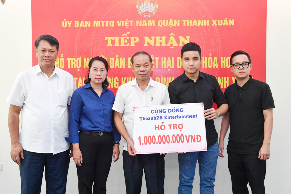 Th&ocirc;ng qua B&aacute;o Nh&acirc;n D&acirc;n, C&ocirc;ng ty Cổ phần K&ecirc;nh28 Entertainment hỗ trợ c&aacute;c nạn nh&acirc;n vụ ch&aacute;y số tiền 1 tỷ đồng