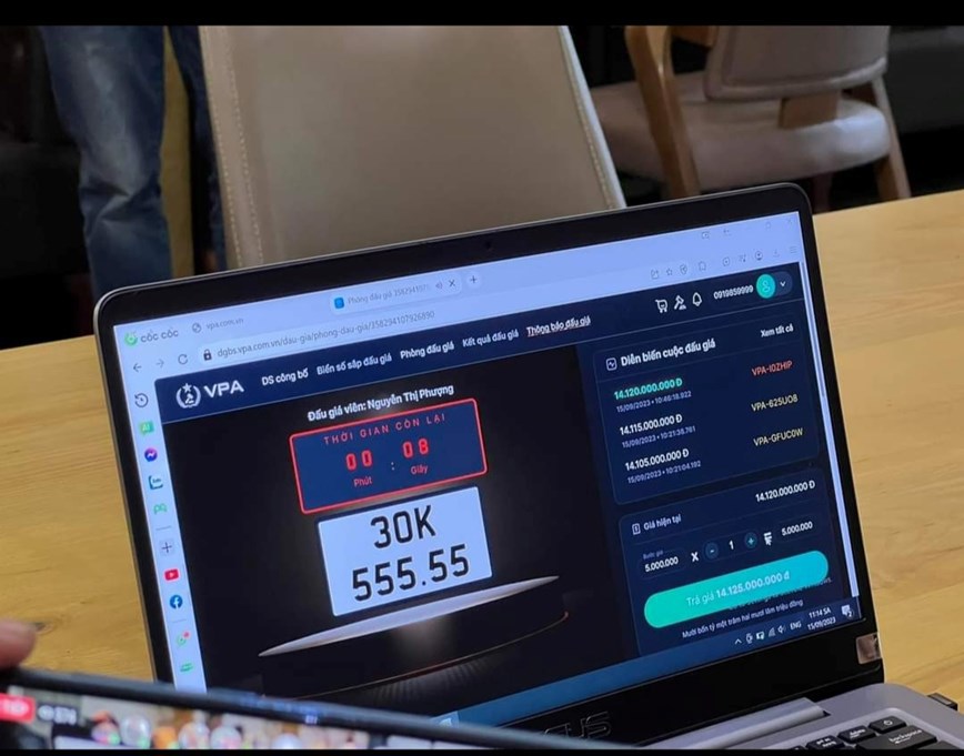 Anh Dương C&ocirc;ng Minh (Vĩnh Ph&uacute;c), người tr&uacute;ng biển 30K-55555 gi&aacute; 14,120 tỷ đồng vừa g&acirc;y ch&uacute; &yacute; khi đăng rao tin rao b&aacute;n lại tấm biển số n&agrave;y.&nbsp;