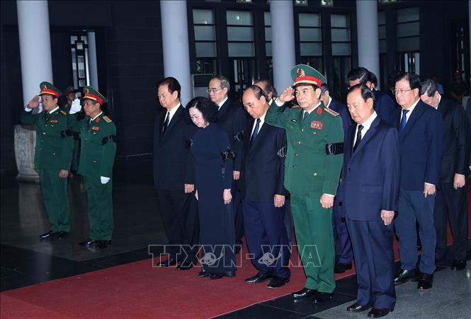 Đo&agrave;n Ban Chấp h&agrave;nh Trung ương Đảng do đồng ch&iacute; Trương Thị Mai, Ủy vi&ecirc;n Bộ Ch&iacute;nh trị, Thường trực Ban B&iacute; thư, Trưởng Ban Tổ chức Trung ương dẫn đầu, viếng Thượng tướng Nguyễn Ch&iacute; Vịnh.&nbsp;