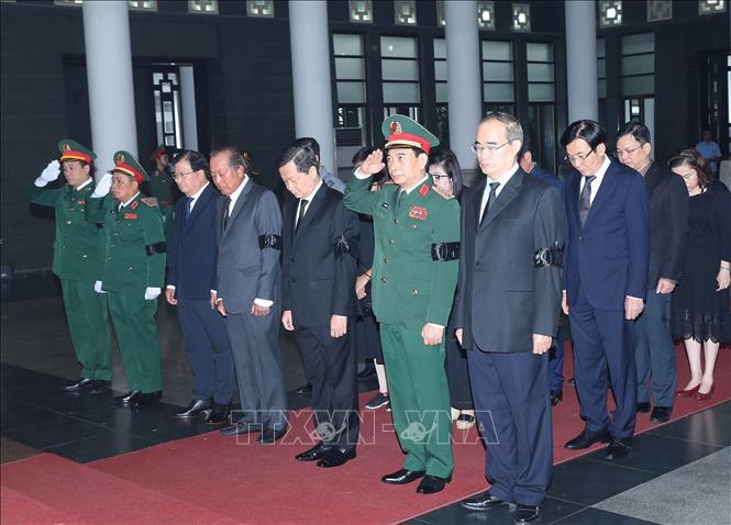 Đo&agrave;n Ch&iacute;nh phủ do B&iacute; thư Trung ương Đảng, Ph&oacute; Thủ tướng L&ecirc; Minh Kh&aacute;i dẫn đầu, viếng Thượng tướng Nguyễn Ch&iacute; Vịnh.&nbsp;