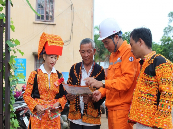 Nh&acirc;n vi&ecirc;n C&ocirc;ng ty Điện lực Lạng Sơn đẩy mạnh c&ocirc;ng t&aacute;c tuy&ecirc;n truyền an to&agrave;n điện trong d&acirc;n