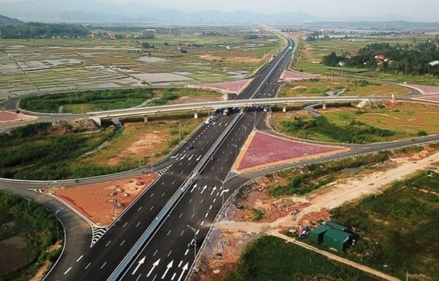 Tuyến cao tốc Dầu Gi&acirc;y (Đồng Nai) - Li&ecirc;n Khương (L&acirc;m Đồng) c&oacute; tổng chiều d&agrave;i khoảng 220 km, trong đ&oacute; hiện nay đoạn Dầu Gi&acirc;y - Li&ecirc;n Khương đang nghi&ecirc;n cứu d&agrave;i khoảng 201 km.&nbsp;Ảnh minh hoạ