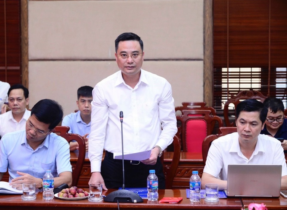 Chủ tịch UBND huyện Thanh Oai B&ugrave;i Văn S&aacute;ng ph&aacute;t biểu tại hội nghị.