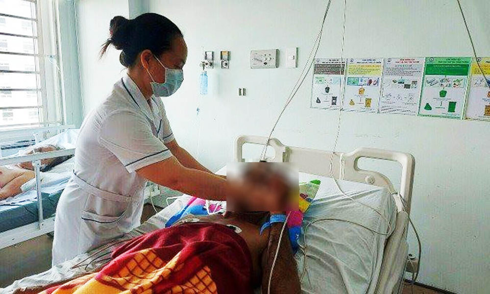 Bệnh nhân bị ngộ độc cá nóc điều trị tại Bệnh viện Đa khoa tỉnh Kiên Giang. Ảnh: Bệnh viện cung cấp