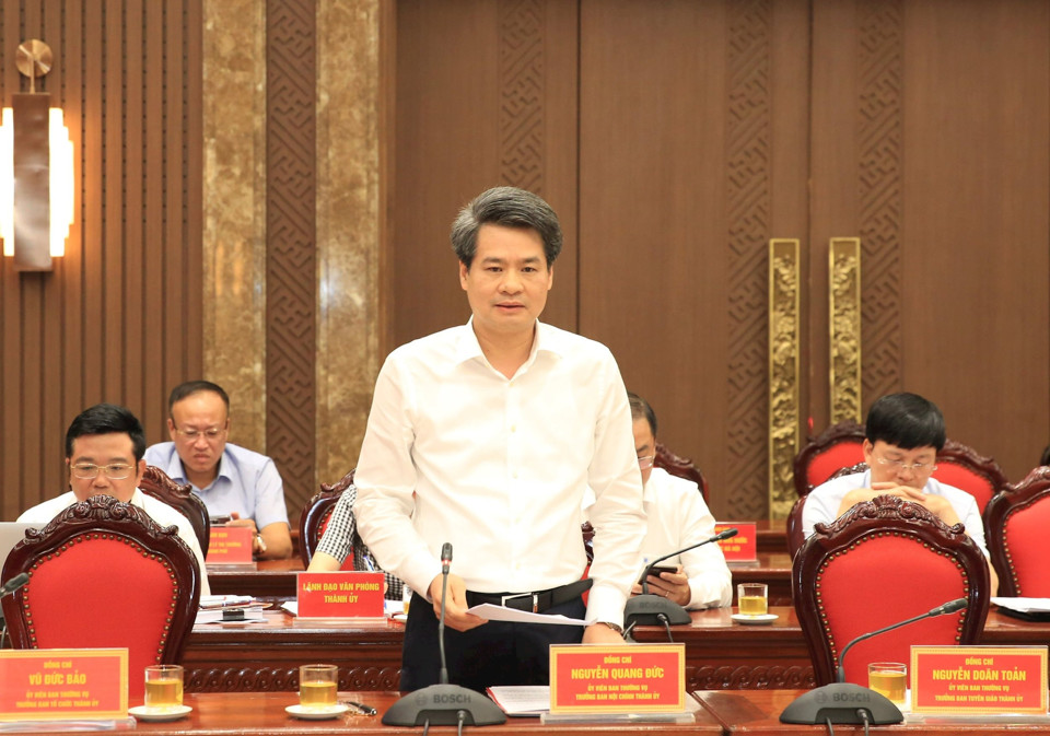 Trưởng ban Nội ch&iacute;nh Th&agrave;nh ủy Nguyễn Quang Đức ph&aacute;t biểu tại hội nghị
