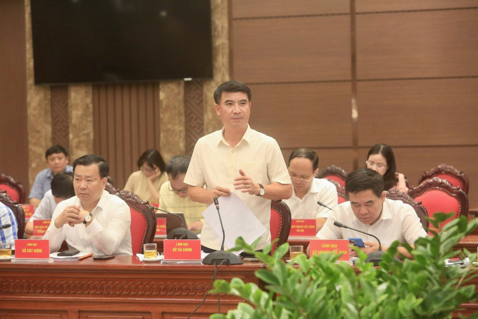 Gi&aacute;m đốc Sở T&agrave;i ch&iacute;nh Nguyễn Xu&acirc;n Lưu ph&aacute;t biểu tại hội nghị.