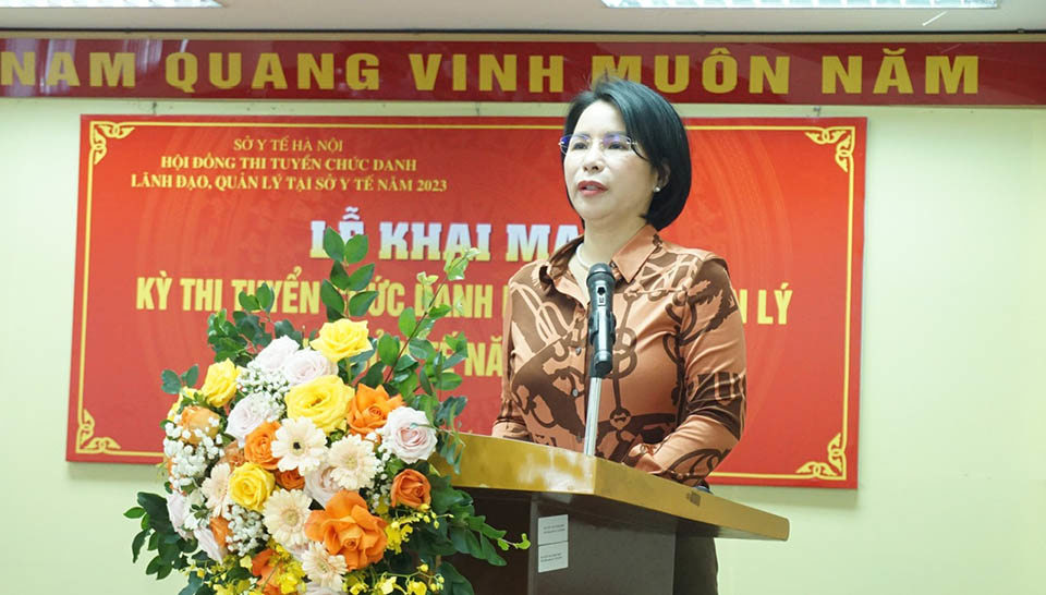 Gi&aacute;m đốc Sở Y tế H&agrave; Nội Trần Thị Nhị H&agrave; ph&aacute;t biểu tại lễ khai mạc.