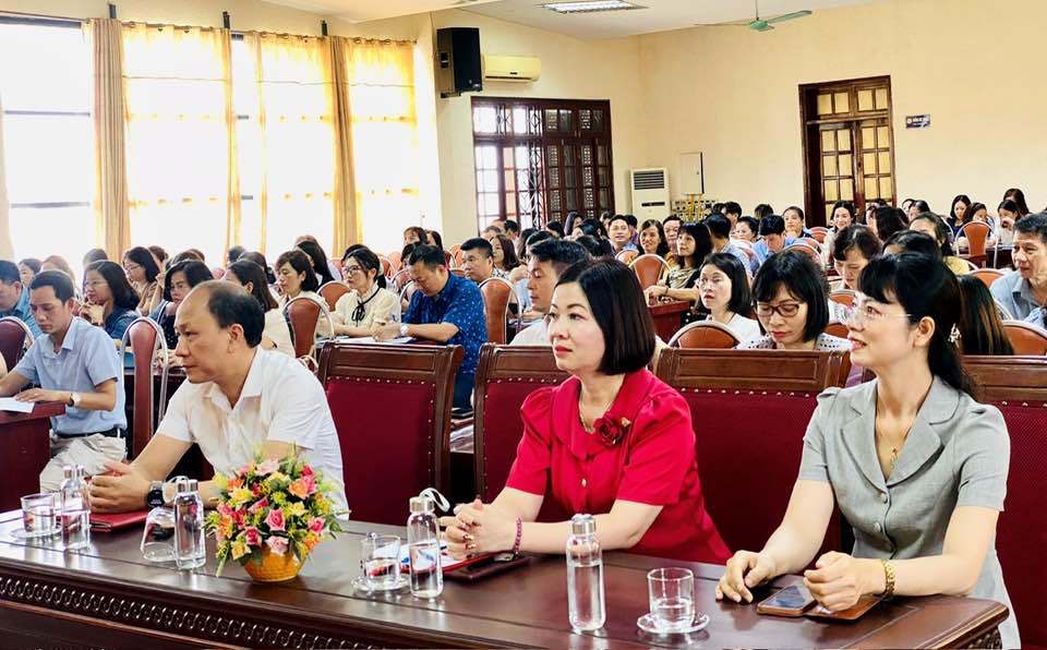 420 c&aacute;n bộ thuộc diện Ban Thường vụ Huyện ủy Thanh Tr&igrave; quản l&yacute; tham gia lớp học.