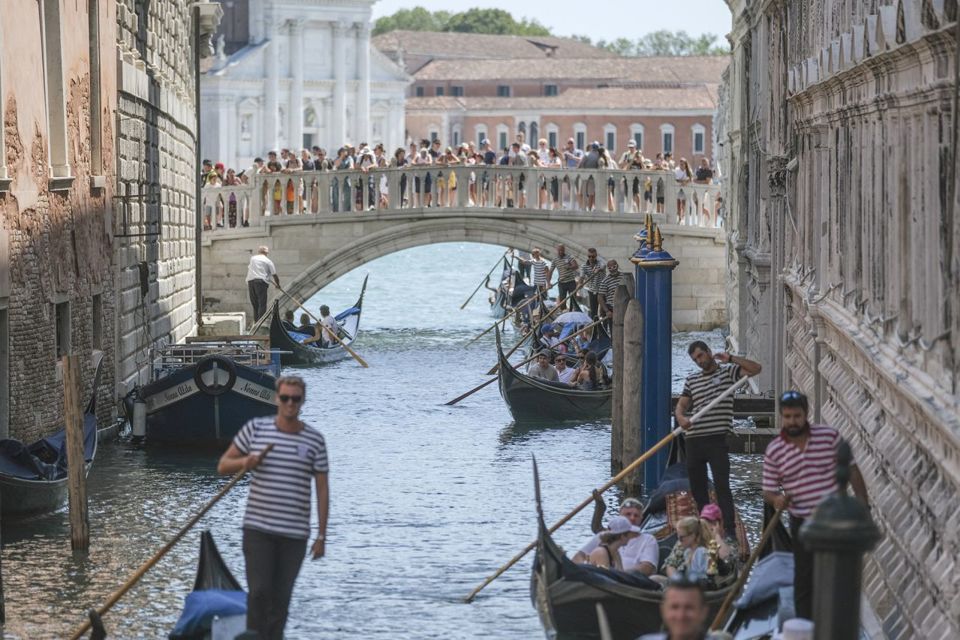 C&aacute;c nh&agrave; chức tr&aacute;ch Venice đ&atilde; điều chỉnh c&aacute;c quy định mức ph&iacute; v&agrave;o&nbsp;th&agrave;nh phố cao hơn đề xuất. Ảnh: CNN