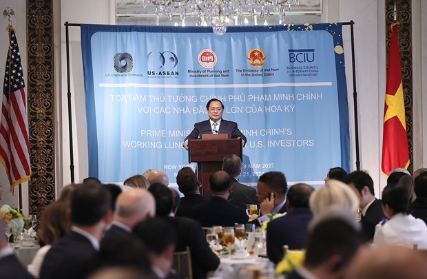 Thủ tướng Phạm Minh Ch&iacute;nh trao đổi với c&aacute;c doanh nghiệp Hoa Kỳ. Ảnh: TTXVN