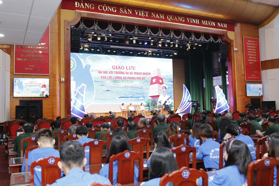 Quang cảnh buổi giao lưu.