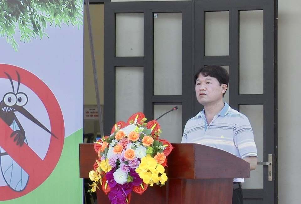 Ph&oacute; Chủ tịch UBND huyện Gia L&acirc;m Trương Văn Học ph&aacute;t biểu tại lễ ph&aacute;t động.
