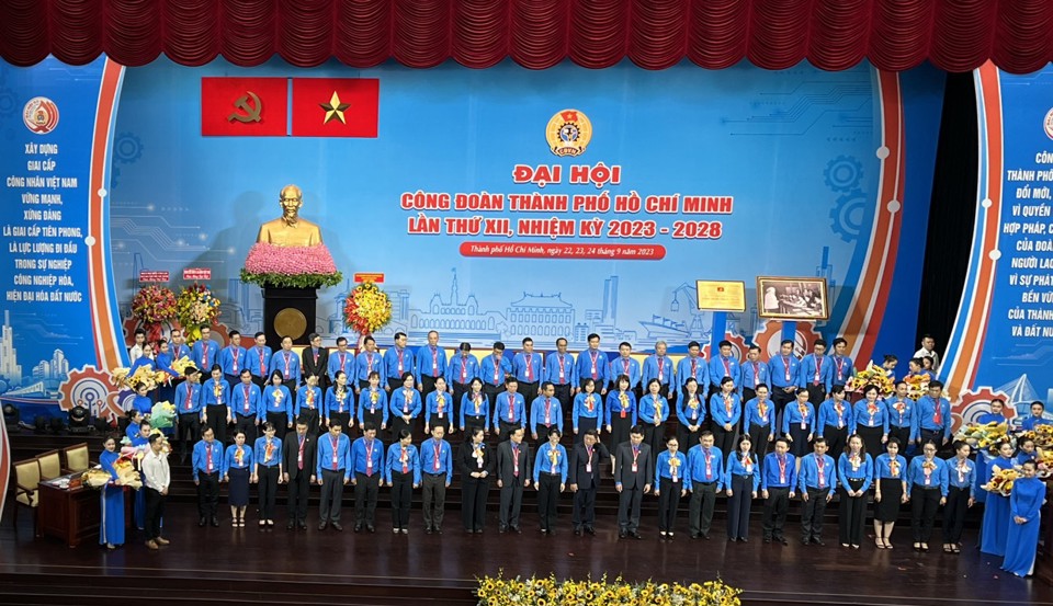 55 ủy vi&ecirc;n Ban Chấp h&agrave;nh LĐLĐ TP Hồ Ch&iacute; Minh kh&oacute;a 12 ra mắt đại hội.