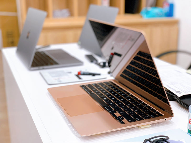 Gi&aacute; thay m&agrave;n h&igrave;nh MacBook Air M1 dao động từ 5 - 10 triệu đồng