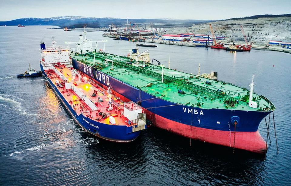 Các nhà sản xuất dầu hỗn hợp củaNga gần đây đã thực hiện chuyến giao hàng đầu tiên cho khách hàng tại CácTiểuVương quốc Ả Rập Thống nhất. Ảnh: Reuters