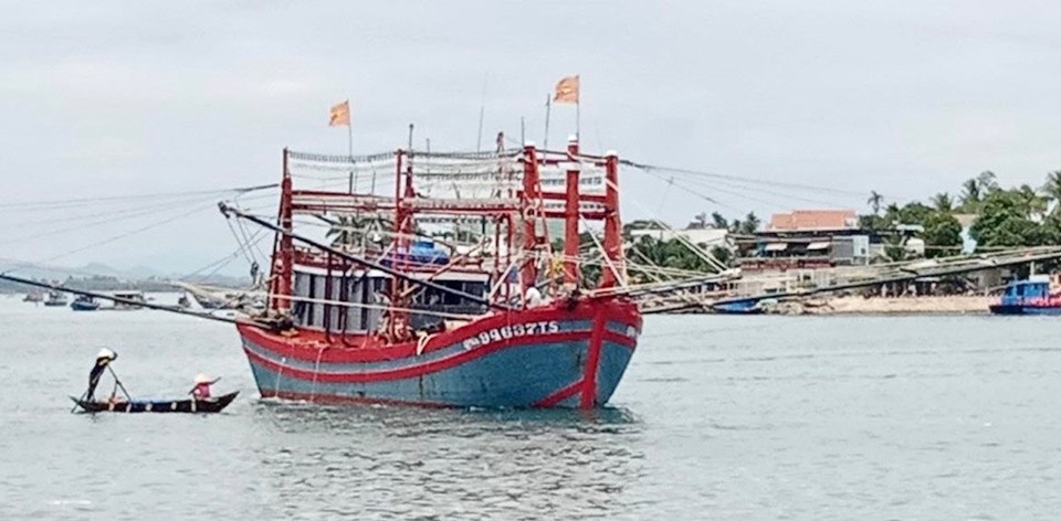 Thừa Thi&ecirc;n Huế v&agrave; Quảng Nam đ&atilde; tổ chức cấm biển từ 7 giờ s&aacute;ng nay (25/9).