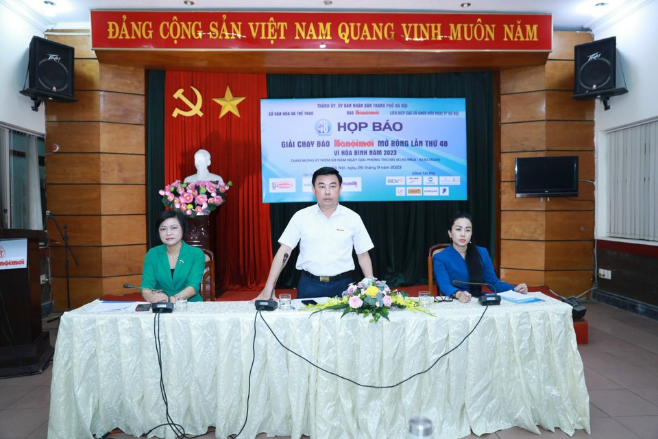 Tổng Bi&ecirc;n tập b&aacute;o H&agrave;nộimới Nguyễn Minh Đức ph&aacute;t biểu.