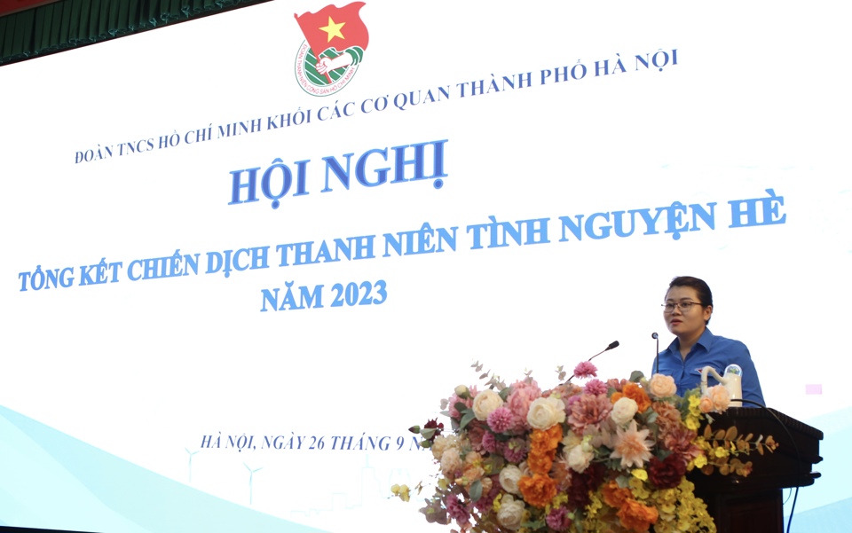 Ph&oacute; B&iacute; thư&nbsp;Đo&agrave;n Khối c&aacute;c cơ quan TP H&agrave; Nội Phạm Ngọc Tr&acirc;m b&aacute;o c&aacute;o tại hội nghị.