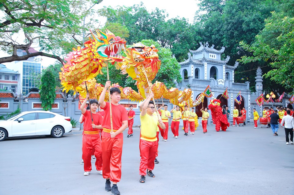 Lễ hội Đ&igrave;nh H&agrave; đ&atilde; tổ chức phục dựng lại lễ rước kiệu, phần lễ được tổ chức trang trọng theo đ&uacute;ng c&aacute;c nghi thức cổ truyền, phần hội đ&atilde; kh&ocirc;i phục v&agrave; bảo tồn được nhiều tr&ograve; chơi v&agrave; hoạt động văn ho&aacute; d&acirc;n gian.