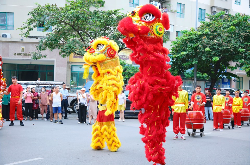 L&ecirc; hội thu h&uacute;t được sự tham gia đ&ocirc;ng đảo c&aacute;c tầng lớp Nh&acirc;n d&acirc;n.