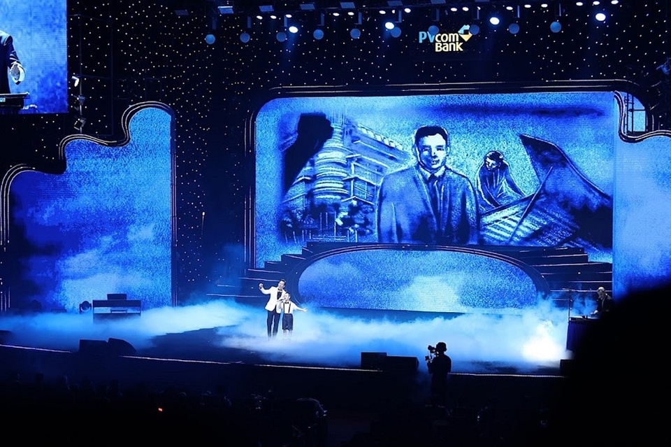 Dàn hợp xướng hơn 3.500 người trong PVcomBank Concert “Hành trình vàng son” - Ảnh 2