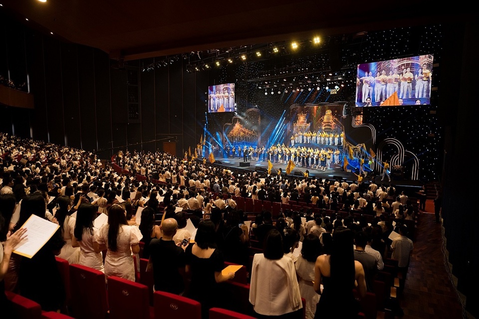 Dàn hợp xướng hơn 3.500 người trong PVcomBank Concert “Hành trình vàng son” - Ảnh 1