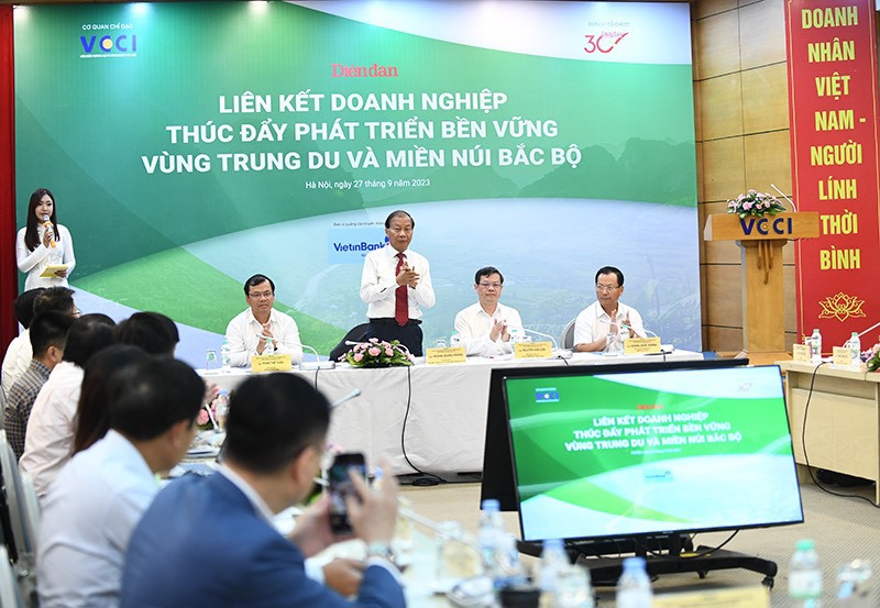 Ph&oacute; Chủ tịch VCCI&nbsp; Ho&agrave;ng Quang Ph&ograve;ng&nbsp; chia sẻ tại Diễn đ&agrave;n. Ảnh: Khắc Ki&ecirc;n