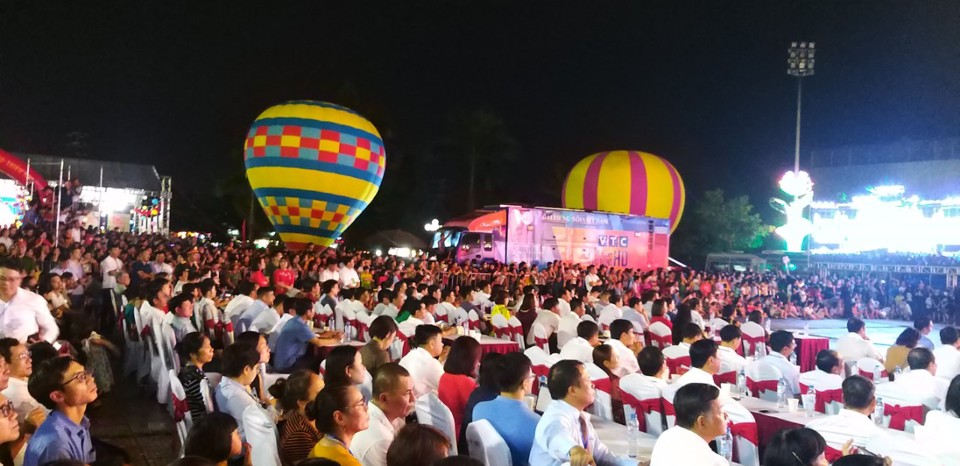 Festival Ch&iacute; Linh - Hải Dương 2023 thu h&uacute;t h&agrave;ng vạn du kh&aacute;ch tham gia.