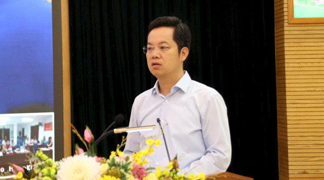 B&iacute; thư Quận ủy, Chủ tịch HĐND quận Ho&agrave;n Kiếm Vũ Đăng Định ph&aacute;t biểu tại Hội nghị.