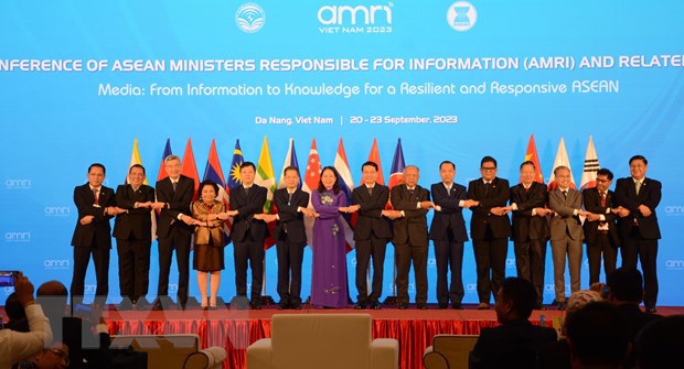 Hội nghị Bộ trưởng Th&ocirc;ng tin ASEAN lần thứ 16 (AMRI -16) do Việt Nam đăng cai tổ chức (từ ng&agrave;y 20-23/9/2023) với chủ đề xuy&ecirc;n suốt &ldquo;Truyền th&ocirc;ng: Từ Th&ocirc;ng tin tới tri thức v&igrave; một ASEAN tự cường v&agrave; th&iacute;ch ứng&rdquo; trong to&agrave;n bộ nội dung nghị sự.