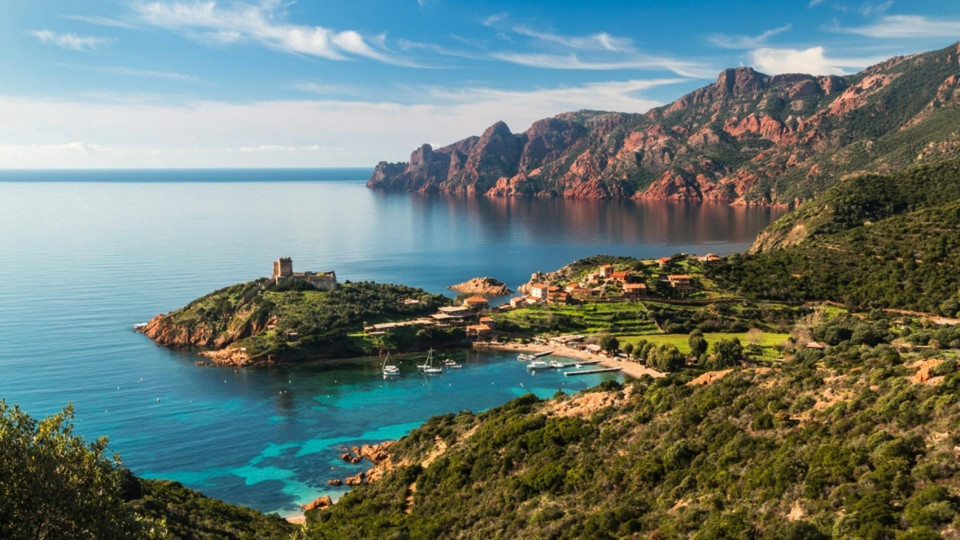 Khu bảo tồn thi&ecirc;n nhi&ecirc;n Scandola tại đảo Corse. Ảnh: Visit France &nbsp;