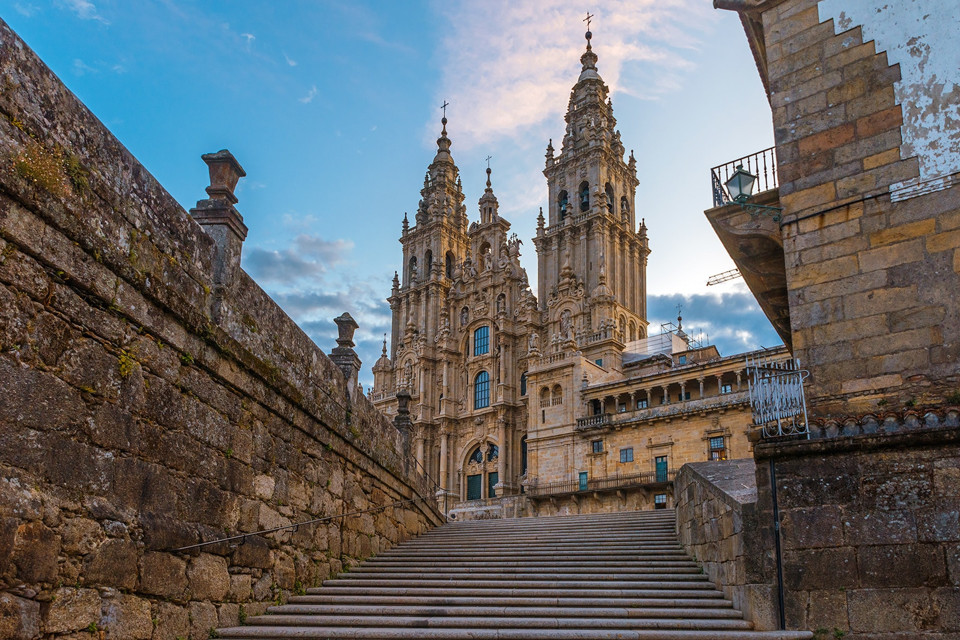 Điểm h&agrave;nh hương Santiago de Compostela. Ảnh: World Atlas &nbsp;