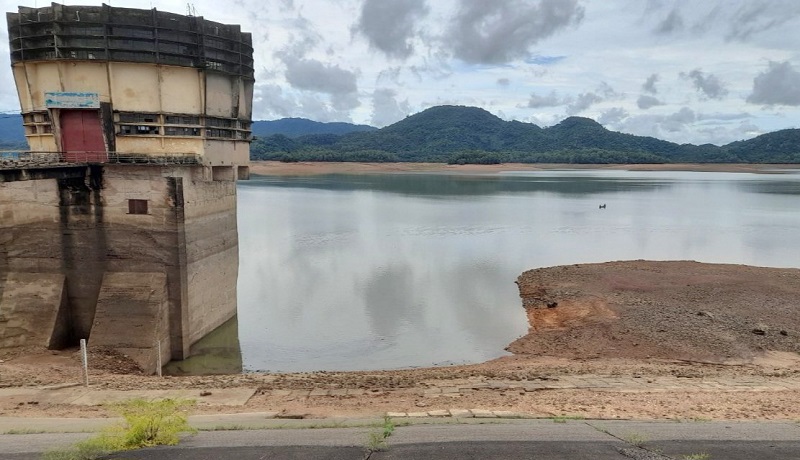 Hồ Kẻ Gỗ ở huyện Cẩm Xuy&ecirc;n tăng khoảng 30 triệu m3 nước sau mưa lũ.