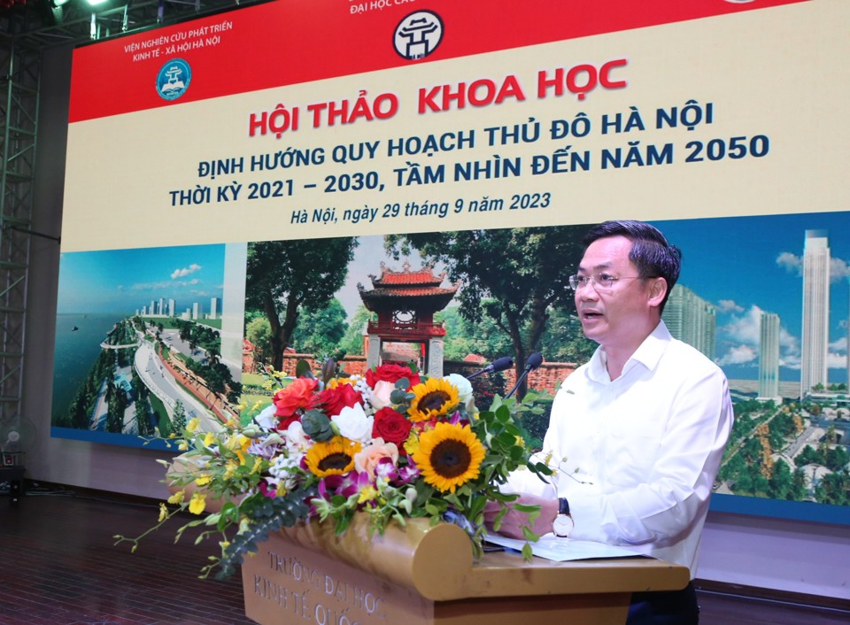 Ph&oacute; Chủ tịch UBND Th&agrave;nh phố H&agrave; Minh Hải ph&aacute;t biểu tại hội thảo.
