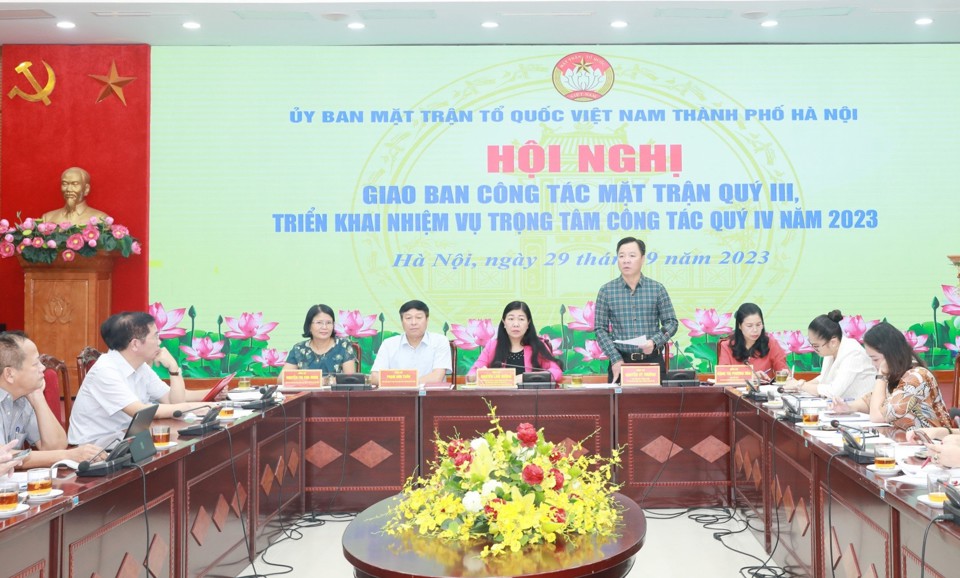 Ph&oacute; Chủ tịch Thường trực Ủy ban MTTQ Việt Nam TP H&agrave; Nội Nguyễn Sỹ Trường điều h&agrave;nh phần trao đổi, thảo luận