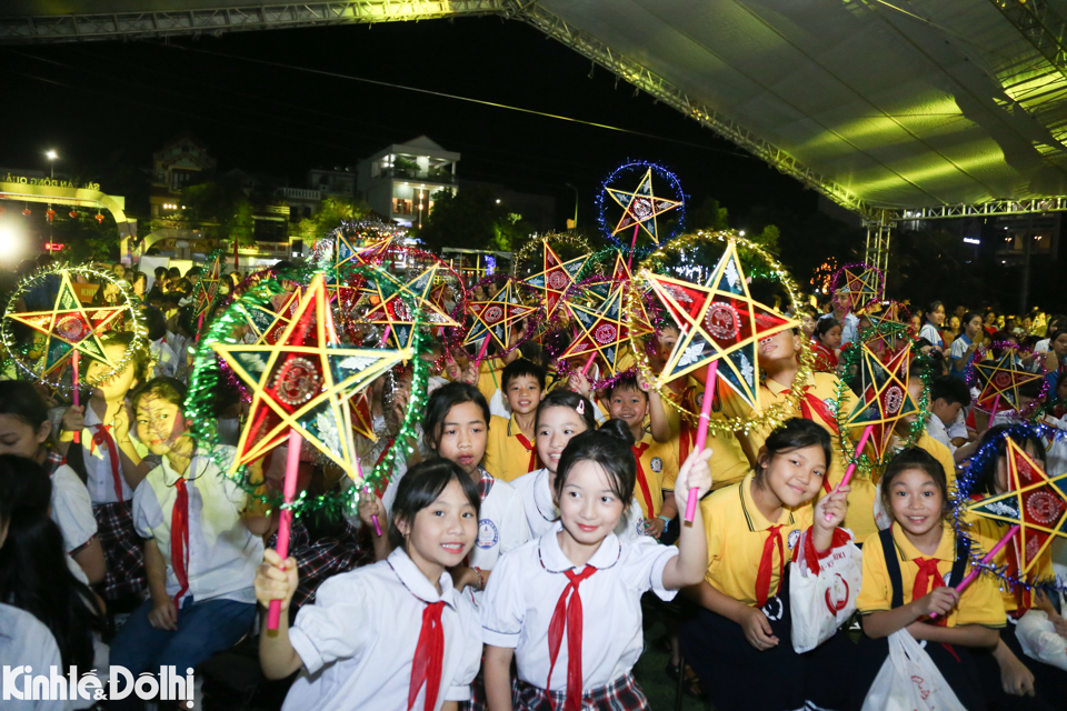 Chương tr&igrave;nh gi&agrave;nh cho&nbsp;trẻ em c&oacute; ho&agrave;n cảnh đặc biệt, kh&oacute; khăn, trẻ em c&oacute; th&agrave;nh t&iacute;ch ti&ecirc;u biểu tr&ecirc;n địa b&agrave;n TP nh&acirc;n dịp Tết Trung thu 2023.