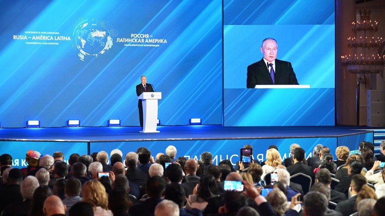 Tổng thống Nga&nbsp;Vladimir Putin ph&aacute;t biểu tại Hội nghị Nghị viện quốc tế Nga-Mỹ Latinh ở Moscow ng&agrave;y 29/9. Ảnh: Sputnik