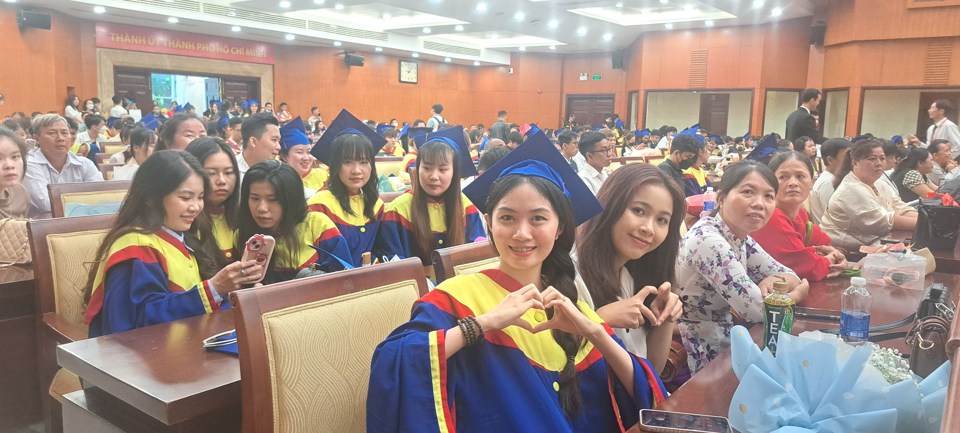 Sinh vi&ecirc;n Trường Cao đẳng Đại Việt S&agrave;i G&ograve;n tại lễ tốt nghiệp.