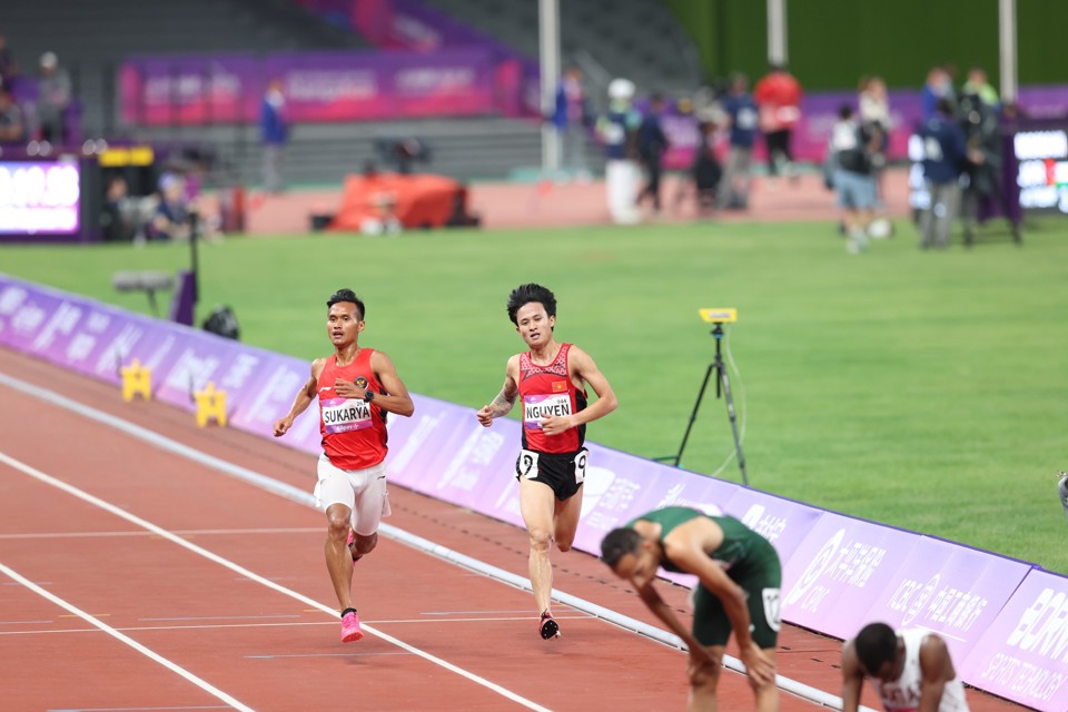 Nguyễn Trung Cường thi đấu ở nội dung&nbsp;3000m vượt chướng ngại vật nam. Ảnh: Ho&agrave;ng Linh.