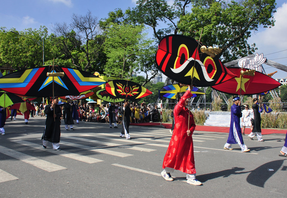Rực rỡ sắc mầu Carnaval Thu Hà Nội   - Ảnh 3